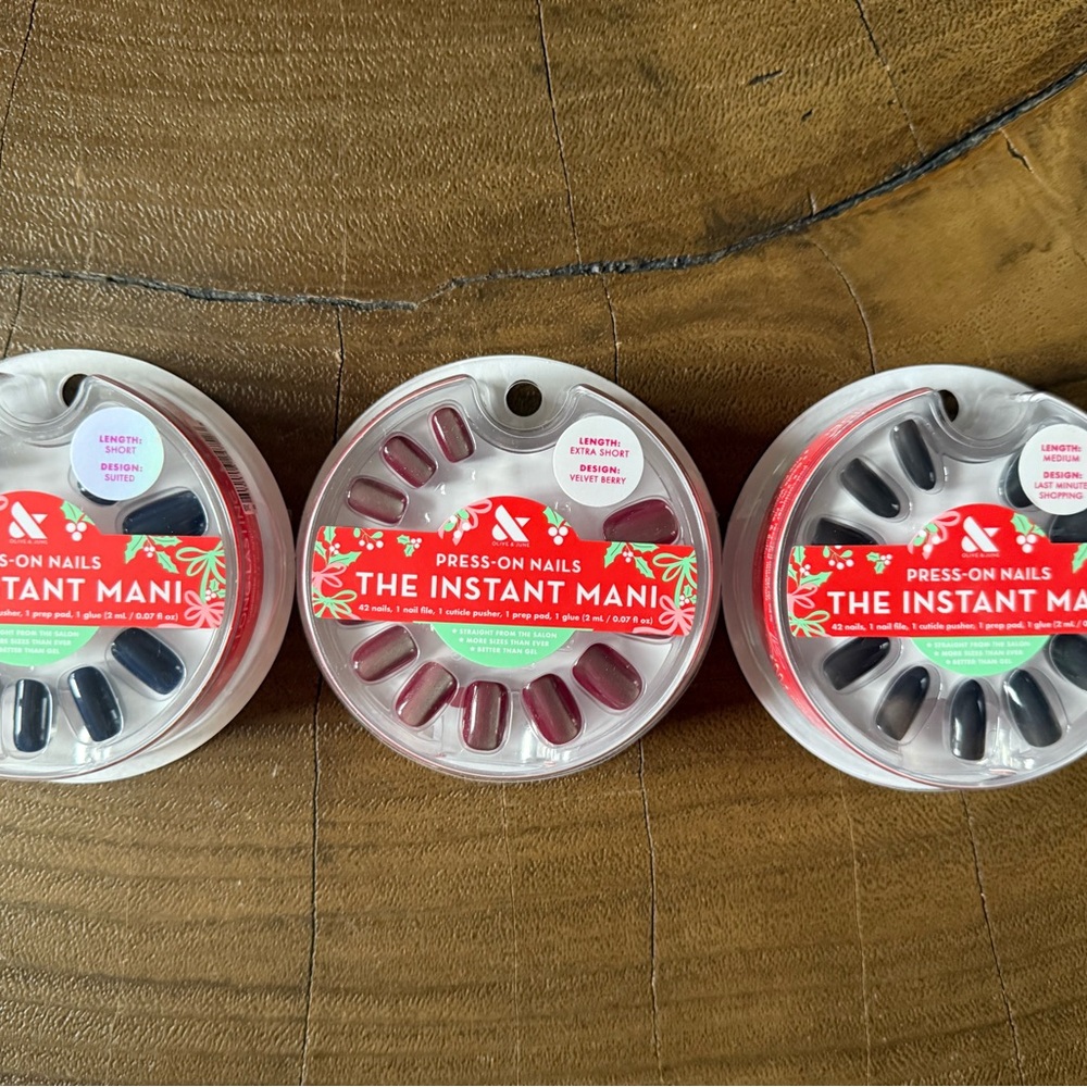 The Instant Mani Press-On Nails Set
